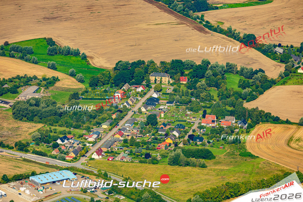 Klassische Luftaufnahme ohne Drohne zeigt:Thurow bei Brüel - Die Luftbildaufnahme wurde 2025 vom UL-Flugzeug heraus erstellt ( keine Drohnenaufnahme ) - Hochauflösende Luftaufnahme -Nicht vergleichbar mit Google Maps oder Satelittenbilder- Die Geschenkidee !Mit Lizenz und Bildrechte bestellbar