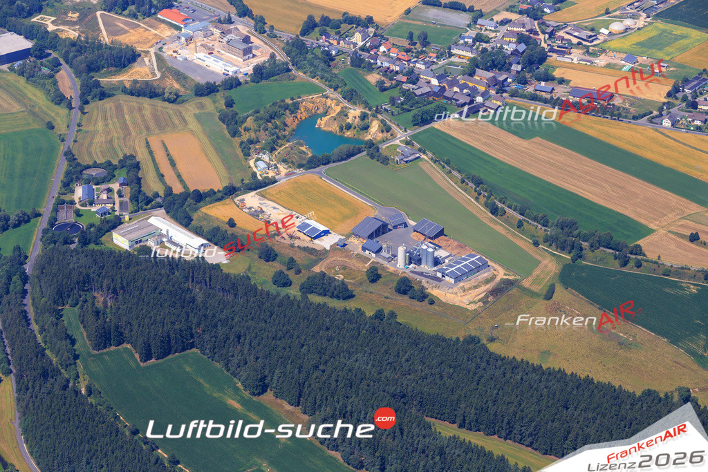 Die Luftaufnahme der Stadt Wunsiedel wurde vom UL-Flugzeug heraus erstellt ( keine Drohne )- hohe Auflösung für beste Qualität