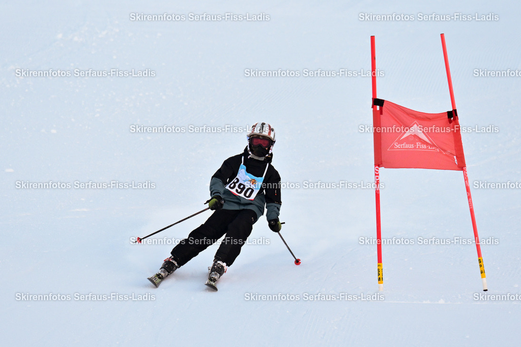 SRF_25.12.2025_0276 | Skirennfotos,Serfaus,Fiss,Ladis,Kinderskirennen,Winter,Tirol,Oberland,skirace,SFL,feelfree,weil wir's genießen,ski,Ski,skifahren,Sonnenplateau, - Realisiert mit Pictrs.com