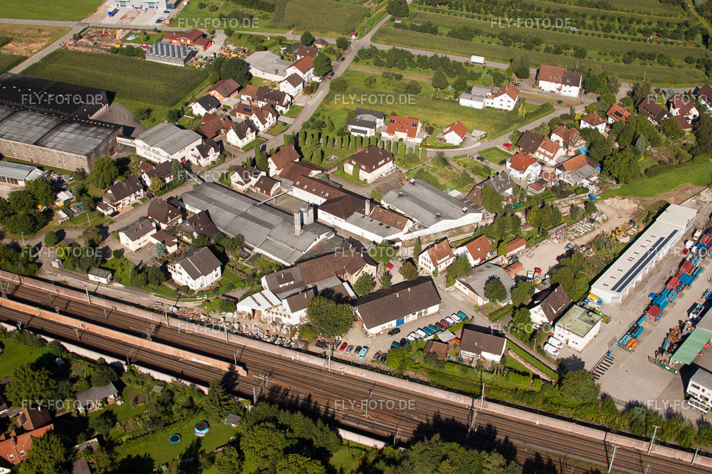 Gebäude und Produktionshallen auf dem Werksgelände  Muffenrohr GmbH | Luftbild: Gebäude und Produktionshallen auf dem Werksgelände  Muffenrohr GmbH im Ortsteil Hatzenweier in Ottersweier im Bundesland Baden-Württemberg in Deutschland. Foto: IMG_31719.jpg vom 20.08.2010 durch Werner Riehm/FLY-FOTO.de - Realisiert mit Pictrs.com