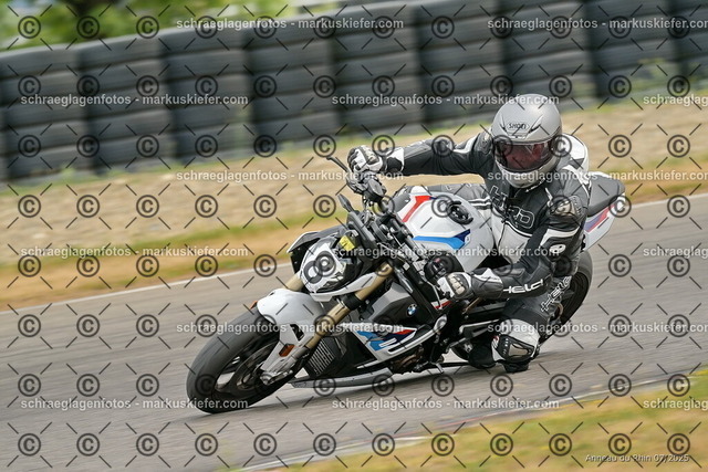 25bt05-1570 | markuskiefer.com - Realisiert mit Pictrs.com