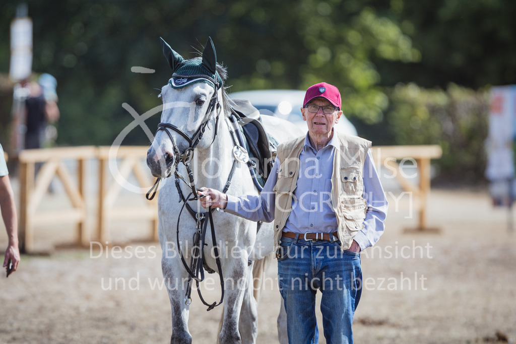 220716_LC_M1-Spr-404 | Deine schönsten Turniermomente als professionelle Fotos! Entdecke hochwertige Pferdesport-Fotografie im Online-Shop. Jetzt Fotos finden & bestellen!