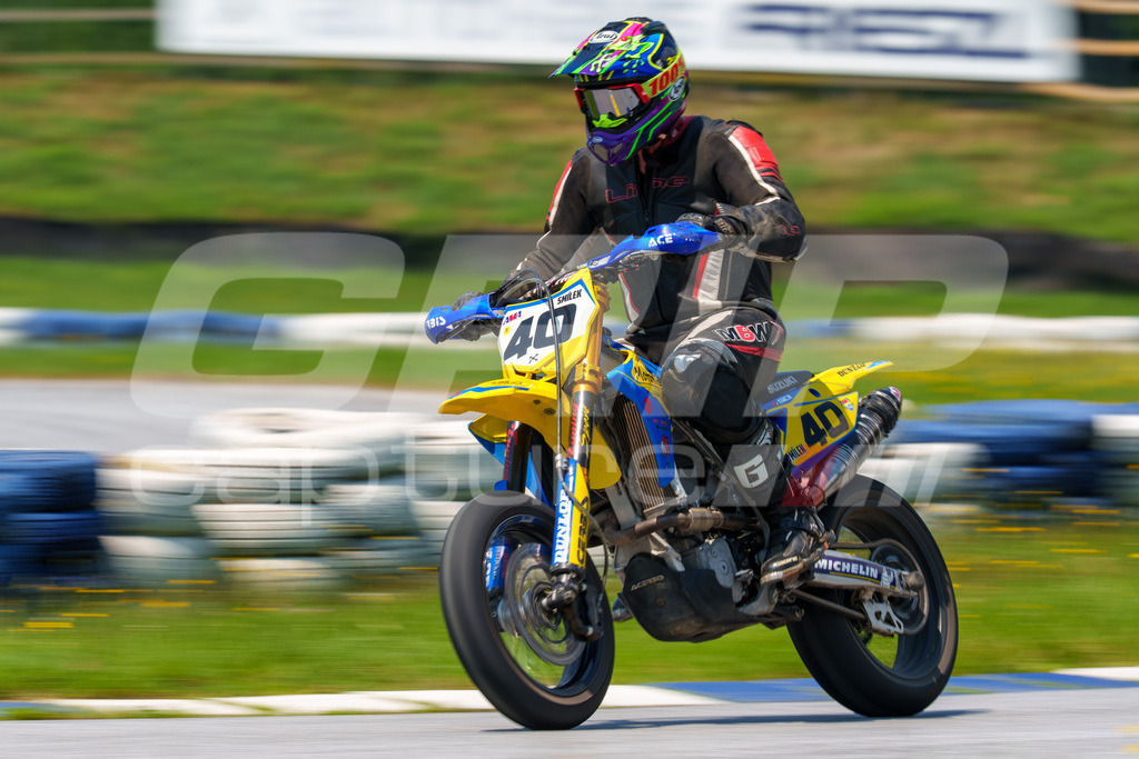 G-Cup + Supermoto Staatsmeisterschaft + Hungarian Supermoto Championship | GRIPcapture steht für authentische Sportfotografie in Österreich – für Momente, die mehr sind als Geschwindigkeit oder Ergebnis. Es geht um Emotion, Spannung, Fokus und den Augenblick, der oft nur einen Wimpernschlag dauert.Ob Motorsport, Teamsport oder 