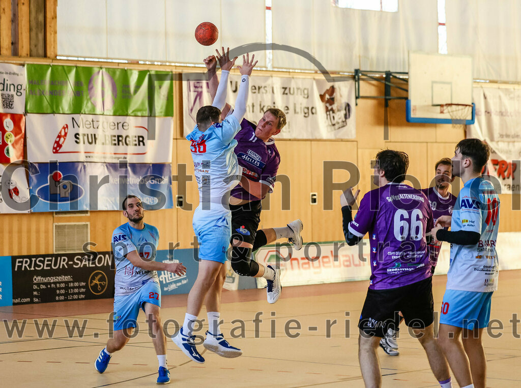 2024-01-28_087_SpVgg_Altenerding_II_gegen_HSG_Schwab-kirchen | Erding, Deutschland, 28.01.2024:
Handball, Bezirksklasse Männer Staffel Süd West 2023 / 2024, 9. Spieltag, SpVgg Altenerding gegen HSG Schwab/kirchen, Endergebnis: 30:24

Sebastian Deichl (HSG Schwab/kirchen, #27), Tristan Gerhardt (SpVgg Altenerding, #71), Jonas Detterböck (SpVgg Altenerding, #66)

Foto: Christian Riedel / fotografie-riedel.net