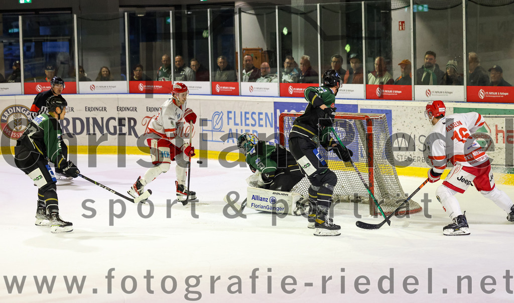 2023-03-19_082_TSV_Erding_gegen_TEV_Miesbach | Erding, Deutschland, 19.03.2023:
Eishockey, Bayernliga Playoffs 2022 / 2023, Halbfinale, TSV Erding gegen TEV Miesbach, Endergebnis: 

Mark Waldhausen (Erding Gladiators, #27), Torwart Thomas Hingel (Erding Gladiators, #33), Bastian Cramer (Erding Gladiators, #34), Patrick Asselin (TEV Miesbach, #16)

Foto: Christian Riedel / fotografie-riedel.net
