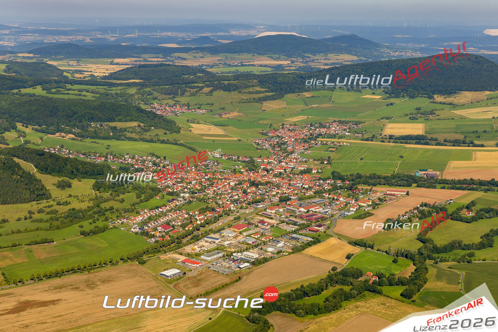Neue Luftbildaufnahme der Stadt Dermbach - Das Luftbild wurde 2025 vom UL-Flugzeug heraus erstellt ( keine Drohnenaufnahme ) - Hochauflösende Luftaufnahme - für Wandbilder und großformatige Ausdrucke geeignet. Das besondere Geschenk!Hier alle&nbsp;Infos zur Lizenzierung der LuftaufnahmeWir fliegen auch dieses Jahr wieder in Ihre Region um Luftbilder zu erstellen.- Luftbild anfragen