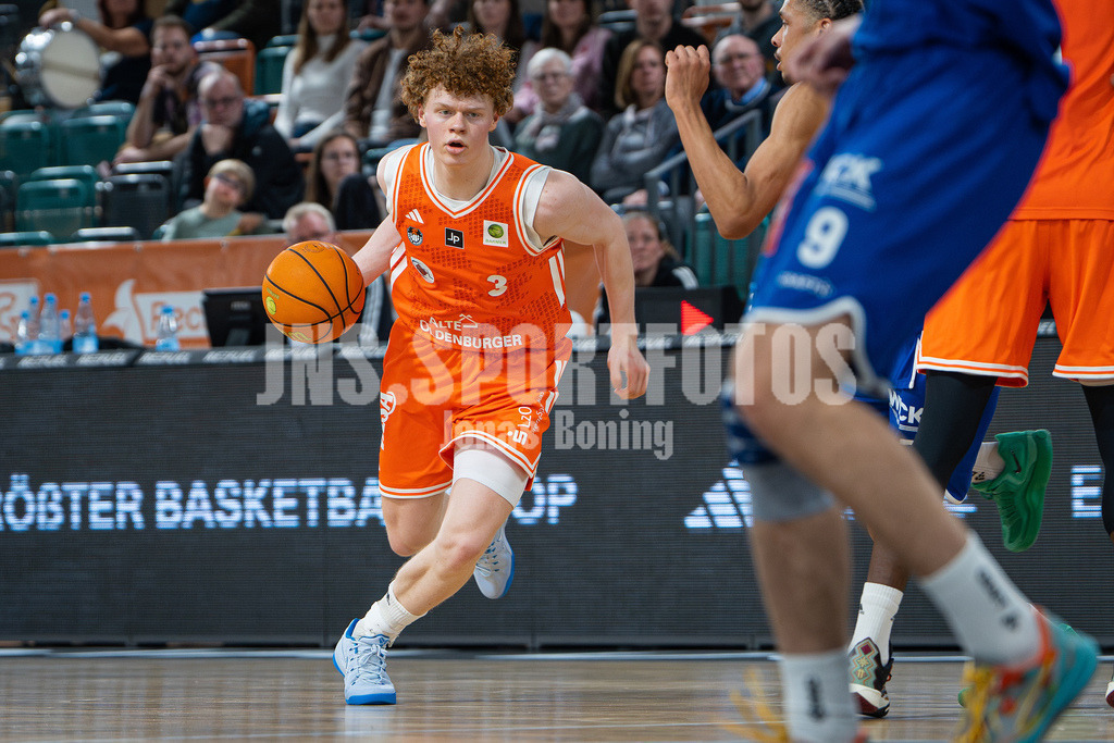 Basketball I Herren I Saison 2025-2026 I 2. Bundesliga ProB Nord I 23. Spieltag I RASTA Vechta II - EN Baskets Schwelm I 7749 | Tristan Gutersohn (3, RASTA Vechta II) - Realisiert mit Pictrs.com