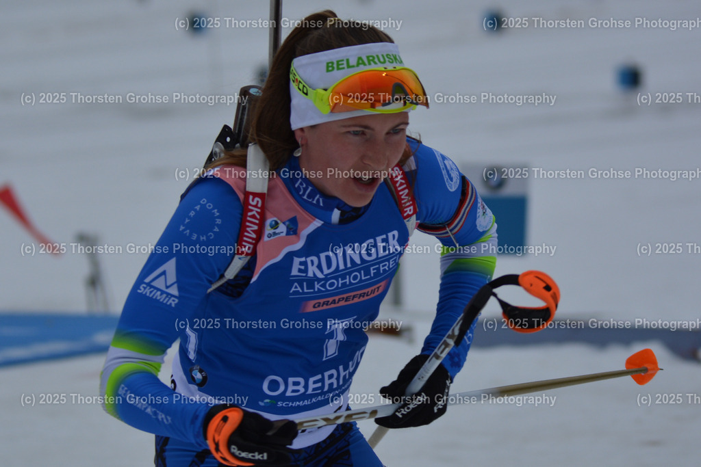 IBU WC Biathlon Oberhof 2018 | DOMRACHEVA Darya (BLR) verlaesst den Schiessstand; IBU WC Biathlon Oberhof 2018, 10 km Verfolgung der Frauen am 06.01.2018 in der DKB Ski Arena in Oberhof, (Deutschland) - Realisiert mit Pictrs.com