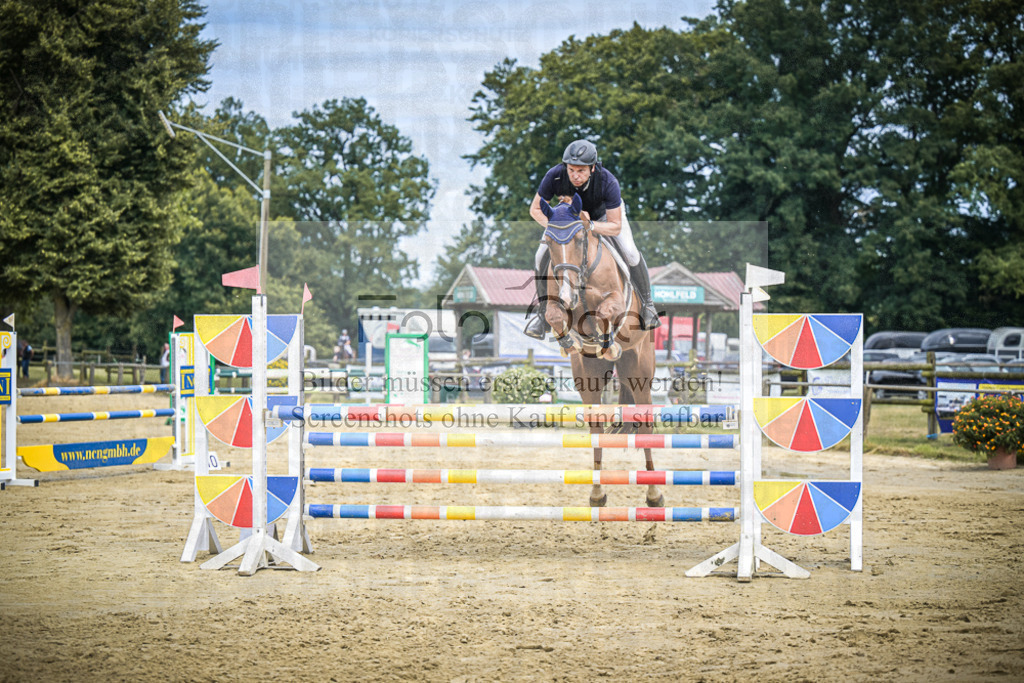 DOS_6656 | Entdecke hochwertige Reitturnierfotos von Foto Oger. Professionell, emotional und authentisch – jetzt Lieblingsmomente im Shop bestellen.Deutschlandweite Turnierfotografie. - Realisiert mit Pictrs.com