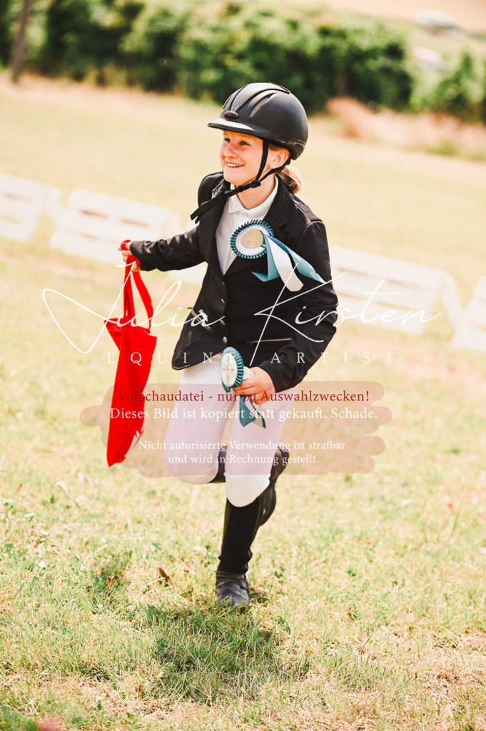 DSC_6429 | Pferde- und Turnierfotografie in Westsachsen. Pferdeportraits, Auftragszeichnungen und intuitive Kunst.