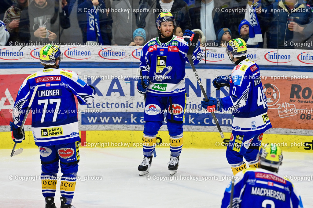 EC IDM WÄRMEPUMPEN VSV vs. Vienna Capitals | Jubel EC VSV Mannschaft, #77 Philipp Lindner EC VSV, #16 Kevin Hancock EC VSV, #40 Elias Wallenta EC VSV, EC IDM WÄRMEPUMPEN VSV vs. Vienna Capitals, EC IDM WÄRMEPUMPEN VSV vs. Vienna Capitals am 16.11.2025 in Villach (Stadthalle Villach), Austria, (Photo by Bernd Stefan)