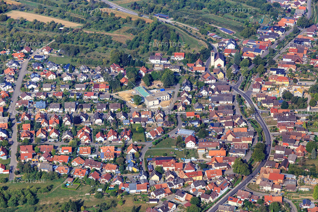 Ortsansicht von Südosten | Luftbild: Ortsansicht von Südosten im Ortsteil Ebersweier in Durbach im Bundesland Baden-Württemberg in Deutschland. Foto: IMG_008961.jpg vom 20.09.2020 durch Werner Riehm/FLY-FOTO.de - Realisiert mit Pictrs.com