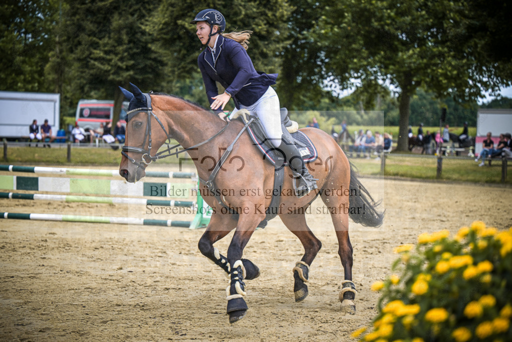 DOS_3927 | Entdecke hochwertige Reitturnierfotos von Foto Oger. Professionell, emotional und authentisch – jetzt Lieblingsmomente im Shop bestellen.Deutschlandweite Turnierfotografie. - Realisiert mit Pictrs.com