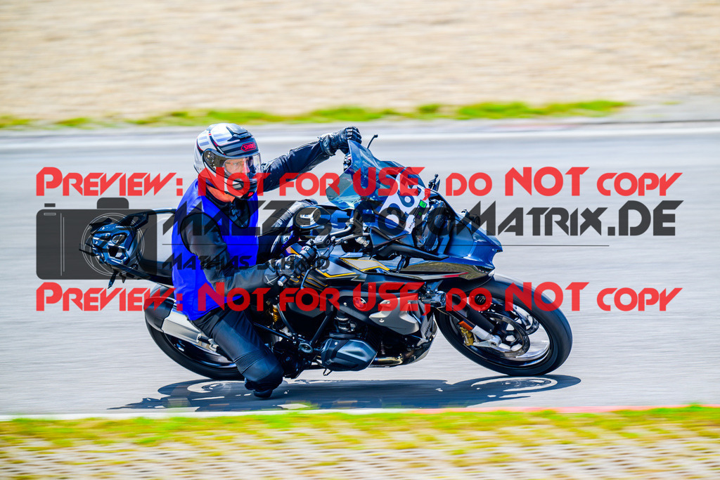 MaZZes_FotoMatrix_240717_6007705_2-14 | INST