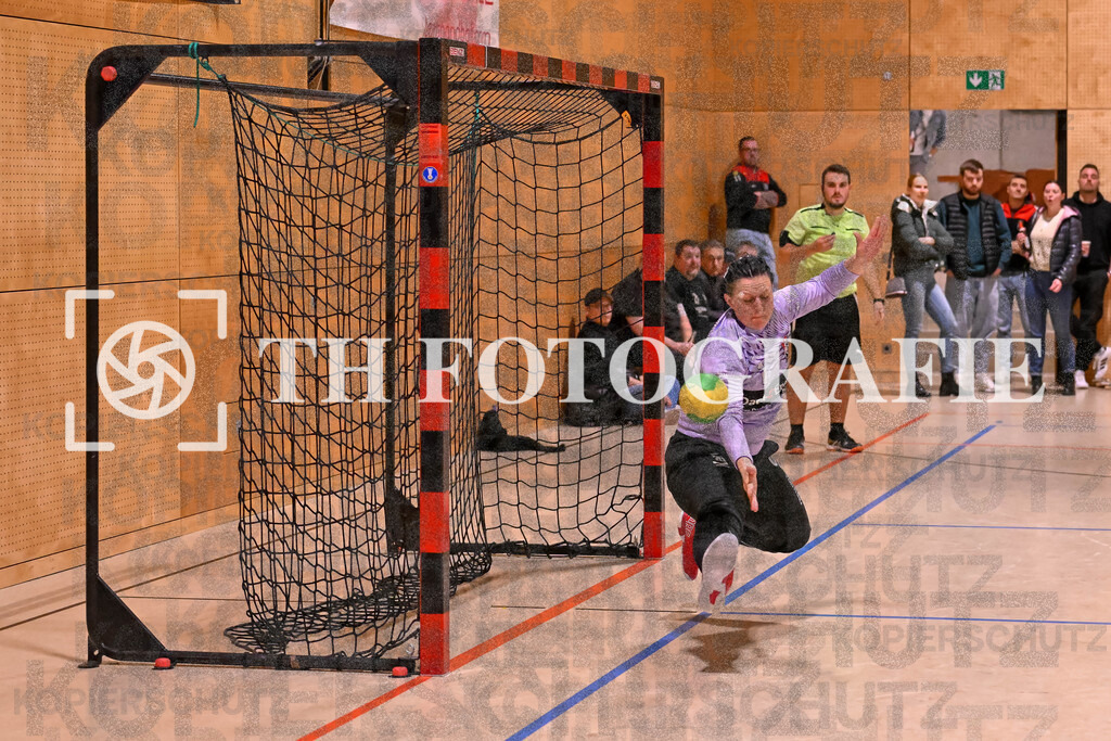 GER, SG Maulburg/Steinen - SG Muggensturm/Kuppenheim, Handball, Suedbadenliga, 17. Spieltag, Saison 2023/2024, 09.03.2024 | Stefanie Kovacic (SG Maulburg/Steinen, #01) haelt den Ball mit dem Fuss auf

GER, SG Maulburg/Steinen - SG Muggensturm/Kuppenheim, Handball, Suedbadenliga, 17. Spieltag, Saison 2023/2024, 09.03.2024

Foto: TH Fotografie/Thomas Hess