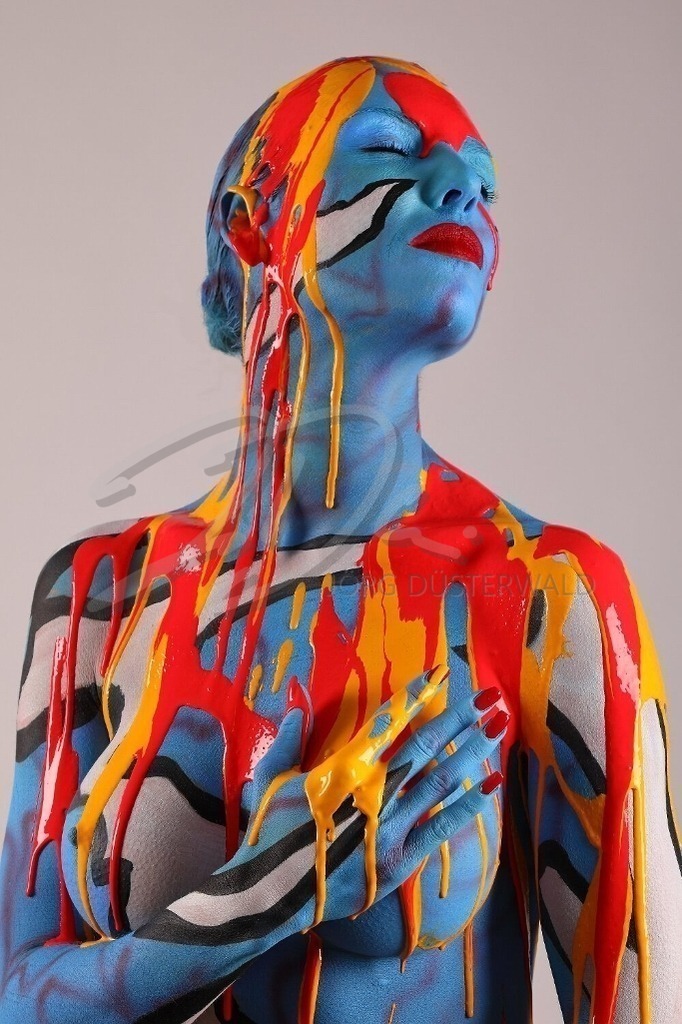 BodyArt-LIGHTBLUESPLASH_0447b | #015 | Modell: Karo | Foto: Andreas Meier - Realisiert mit Pictrs.com