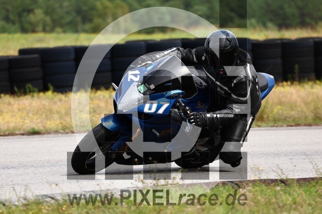 1207-PXR60945 | Schöne Erinnerungen an spannende Momente - das festzuhalten ist unser Job. PIXELrace.de ist seit 2003 auf den Rennstrecken Europas unterwegs um die Action draußen beim Fahren und die wunderbare Stimmung imm Fahrerlager für euch einzufangen.