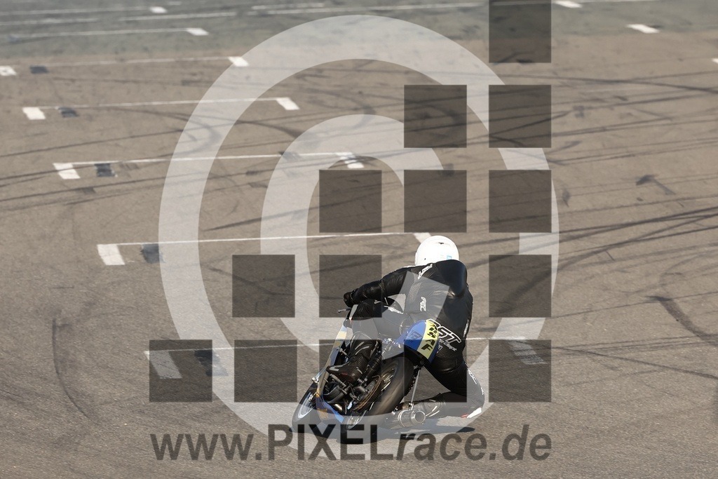 0021-20260418_02060 | Schöne Erinnerungen an spannende Momente - das festzuhalten ist unser Job. PIXELrace.de ist seit 2003 auf den Rennstrecken Europas unterwegs um die Action draußen beim Fahren und die wunderbare Stimmung imm Fahrerlager für euch einzufangen.