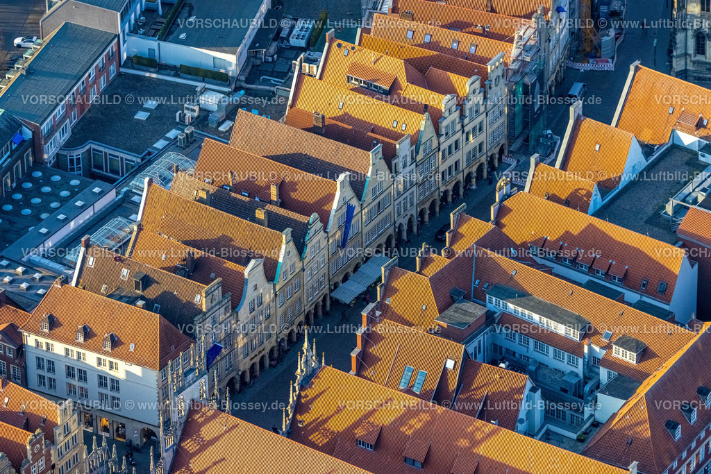 Muenster220304243 | Luftbild, Altstadthäuser am Prinzipalmarkt zwischen Stadthausturm und St. Lamberti Kirche, Münster, Münsterland, Nordrhein-Westfalen, Deutschland