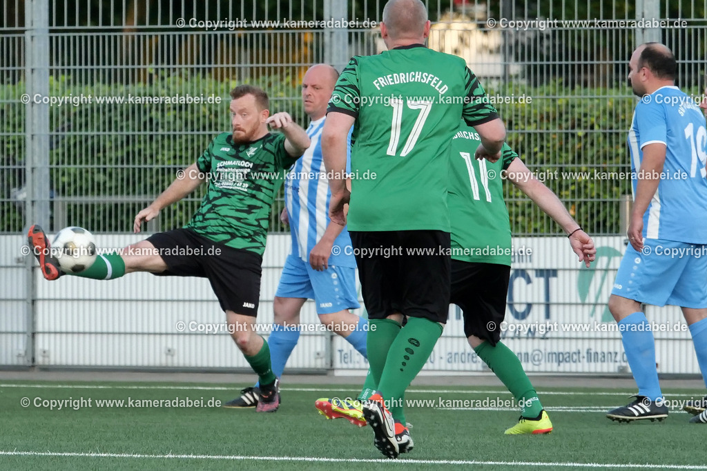 Fußball Kreispokal 25/26 Ü 32 : Spiel um Platz 3 : SV 08/29 Friedrichsfeld - SV Ringenberg AH  2 : 1 | Fußball Kreispokal 25/26 Ü 32 : Spiel um Platz 3 : SV 08/29 Friedrichsfeld - SV Ringenberg AH  2 : 1Spielort : Voerde Friedrichsfeld - Realisiert mit Pictrs.com