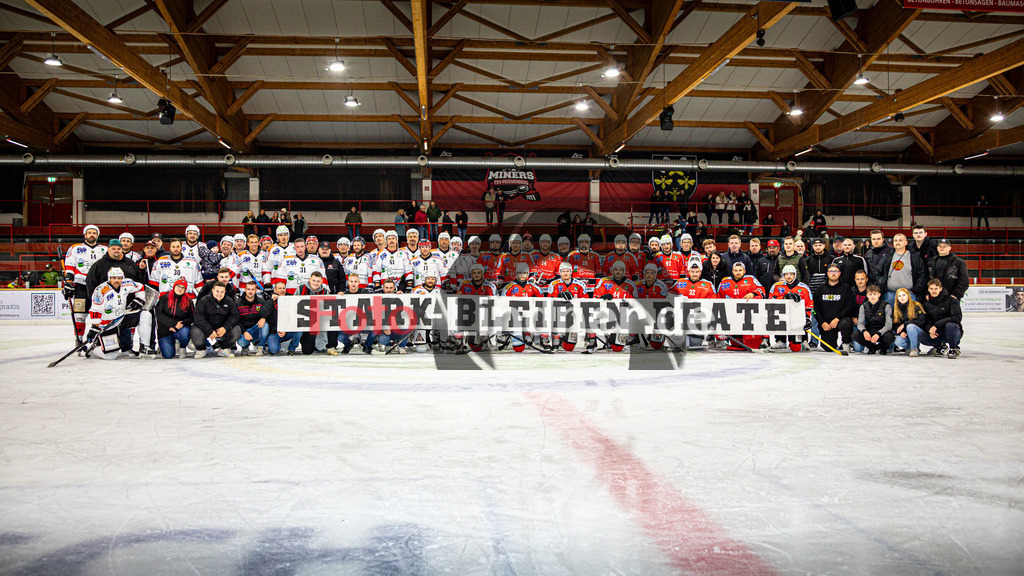 TSV Peißenberg Miners vs Legenden 20 TSV Peißenberg | TSV Peißenberg Legenden 20 Jahre Bayernliga, TSV Peißenberg Miners vs Legenden 20 TSV Peißenberg,Wünsche an Beate,2024-09-13 in Peißenberg (Eisstadion)Copyright: WolfgangxLindner