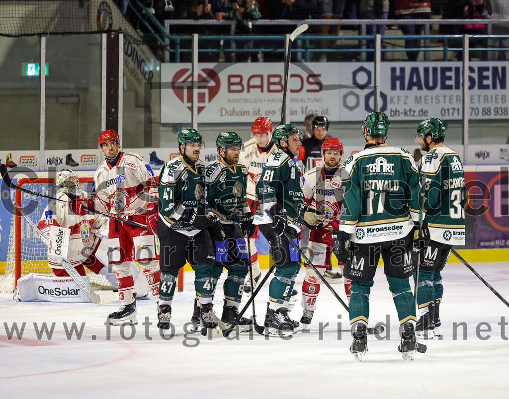 2025-09-12_185_TSV_Erding_gegen_EV_Landshut | Erding, Deutschland, 12.09.2025:Eishockey, Oberliga Süd 2025 / 2026, Testspiel, TSV Erding gegen EV Landshut, Endergebnis: 4:6Marco Pfleger (Erding Gladiators, #47), Maximilian Forster (Erding Gladiators, #81), Elia Ostwald (Erding Gladiators, #17), Marc Schmidpeter (Erding Gladiators, #33)Foto: Christian Riedel / fotografie-riedel.net