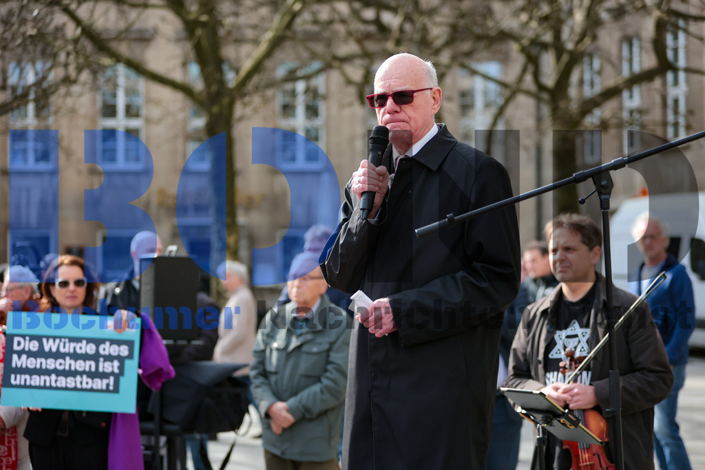 Brandmauer 2024 vor dem Rathaus der Stadt Bochum {date} -  | {headline}



(Foto: Sebastian Sendlak / BOND)

 - Realisiert mit Pictrs.com
