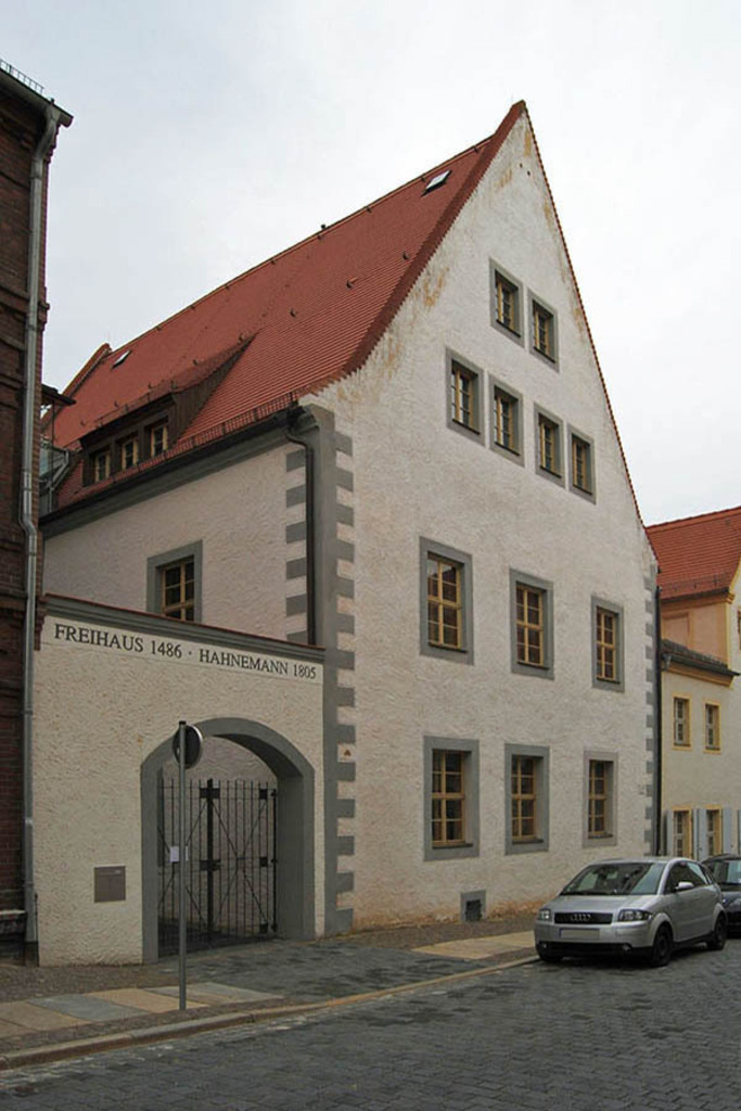Torgau - Hahnemann-Haus (Pfarrstraße 3) | Entdecke über 20 Kategorien Leipzig-Motive: Foto-Downloads, hochwertige Poster, Leinwand- & Fine-Art-Prints. Jetzt Lieblingsfoto im Bildlexikon Leipzig Shop bestellen!