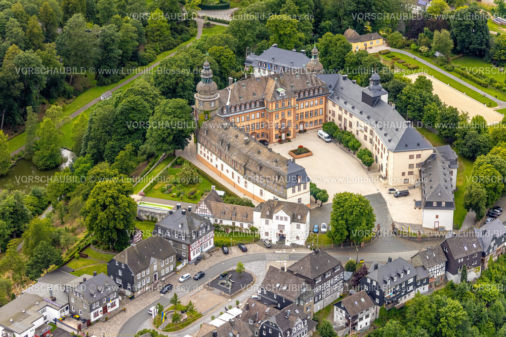 BadBerleburg240710136 | Luftbild, Schloss Berleburg, Residenzschloss der Familie Sayn-Wittgenstein, Bad Berleburg, Wittgensteiner Land, Nordrhein-Westfalen, Deutschland