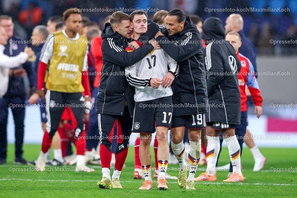 DFB14112501137 | 14.11.2025, Fußball, Länderspiel, WM-Qualifikation Europa, Deutschland - Luxemburg, Stade de Luxembourg (Croix de Gasperich, Luxemburg), 9. Spieltag, Saison 2025 2026: Joshua Kimmich (GER #06) und Leroy Sane (GER #19) umarmen Florian Wirtz (GER #17) innig nach dem Spiel Regulations prohibit any use of photographs as image sequences and or quasi-video.