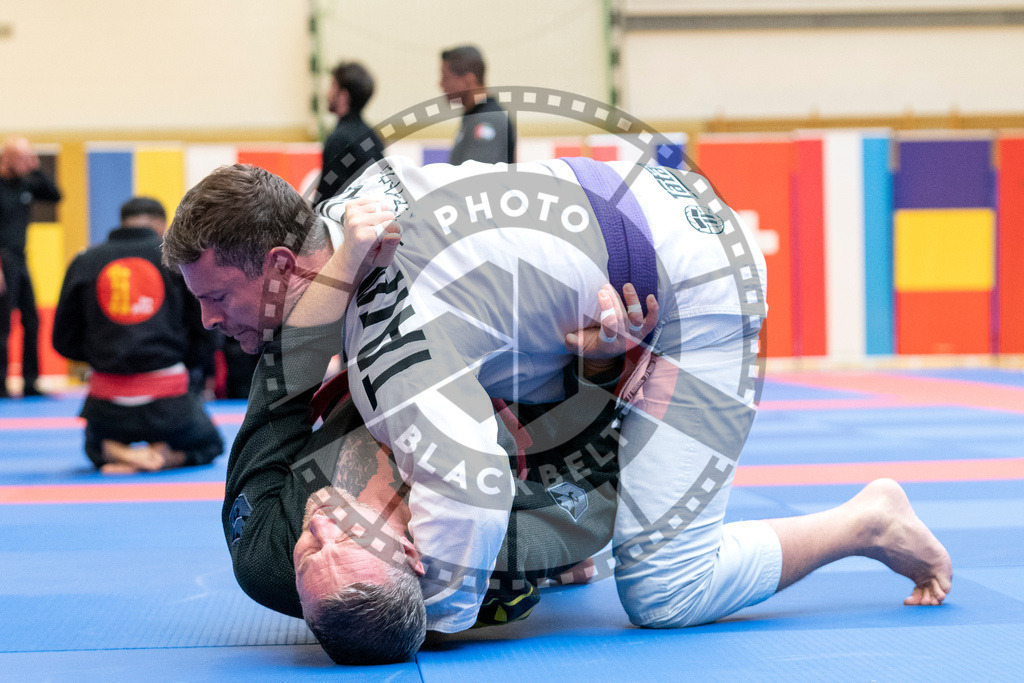 20231118PBB10838 | Fighters compete during the AJP Tour 600 Frankfurt Championship in Frankfurt/Main, Germany, on November 18, 2023.