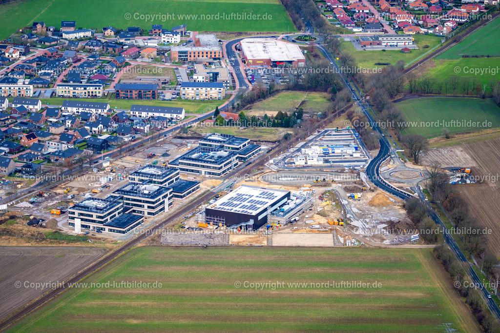 Stade_Riensförde_Bildungscampus_Baustelle_ELS_3061040223 | STADE 04.02.2023 Baustelle zum Neubau des Gebäudekomplexes des Weiterbildungs- und Bildungszentrums im Ortsteil Riensförde in Stade Riensförde im Bundesland Niedersachsen, Deutschland. Weiterführende Informationen bei: Claudia Blaurock  Landschaftsarchitektur,  GOLDBECK GmbH,  PD - Berater der öffentlichen Hand GmbH,  gmp International GmbH. // Construction site for the new building complex of the education and training center in the district Riensfoerde in Stade in the state Lower Saxony, Germany. Further information at: Claudia Blaurock  Landschaftsarchitektur,  GOLDBECK GmbH,  PD - Berater der oeffentlichen Hand GmbH,  gmp International GmbH. Foto: Martin Elsen