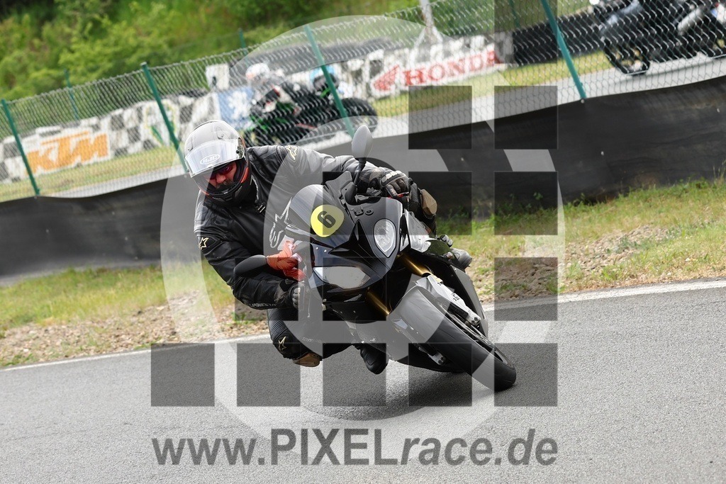 inst06-20240504_10899 | Schöne Erinnerungen an spannende Momente - das festzuhalten ist unser Job. PIXELrace.de ist seit 2003 auf den Rennstrecken Europas unterwegs um die Action draußen beim Fahren und die wunderbare Stimmung imm Fahrerlager für euch einzufangen.