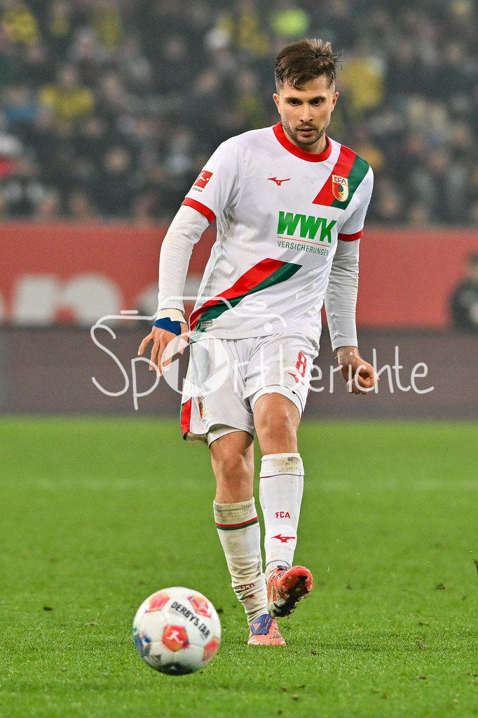 FC Augsburg - Borussia Dortmund | AUGSBURG, GERMANY - with ball  Elvis REXHBECAJ (FC Augsburg 8) during the bundesliga match between FC Augsburg vs. Borussia Dortmund on matchday 9 at WWK Arena on October 31, 2025 in Augsburg, Germany / DFL REGULATIONS PROHIBIT ANY USE OF PHOTOGRAPHS AS IMAGE SEQUENCES AND/OR QUASI-VIDEO