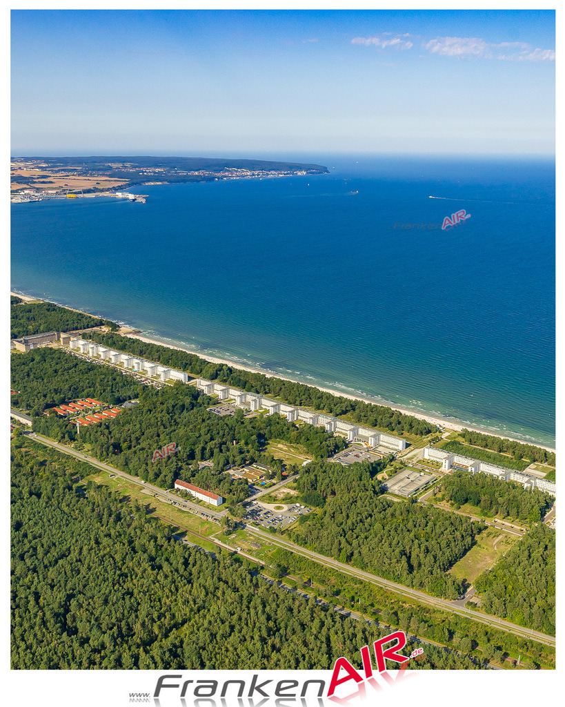 Schöne Luftaufnahme als Geschenk in Prora Binz - Die Luftbildaufnahme wurde 2025 vom UL-Flugzeug heraus erstellt ( keine Drohne ) - Hochauflösende Luftaufnahme -Nicht vergleichbar mit Google Maps oder Satelittenbilder- Die Geschenkidee !Mit Lizenz und Bildrechte bestellbar
