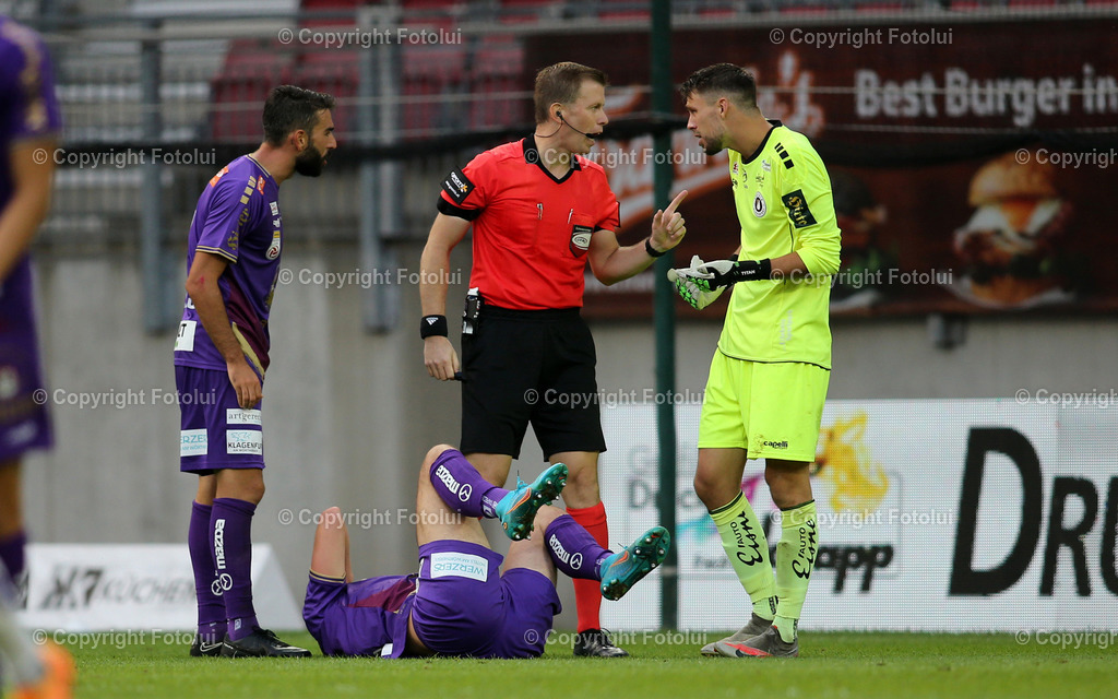 A_LUI_280822_08 | SPORT,FUSSBALL,ADMIRAL BUNDESLIGA AUSTRIA KLAGENFURT-AUSTRIA WIEN  28.08.2022 IM BILD: SCHIEDSRICHTER MARKUS HAMETNER UND PHILLIPP MENZEL (KLAGENFURT)  FOTO: FOTOLUI/MARIO WIMMER