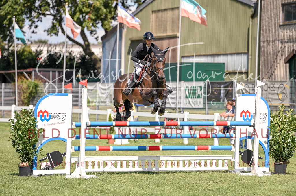 Schugtsche-Düren.2024-09.Springprf.L-42 | Schugtsche Fotografie - Realisiert mit Pictrs.com