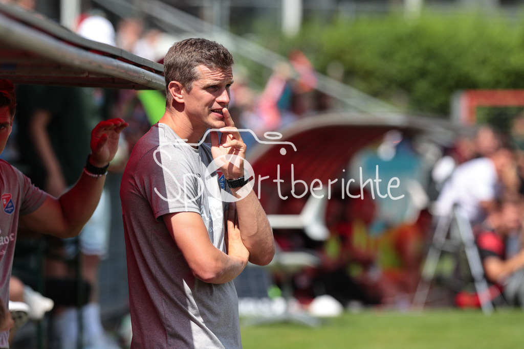 SpVgg Unterhaching - FC Ingolstadt | im Bild Sven BENDER / CO-Trainer Spvgg Unterhaching / Einzelfoto / Freisteller