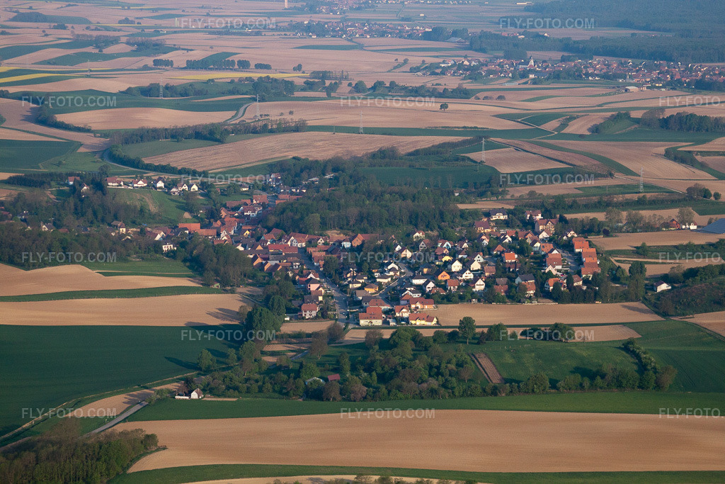 Aerial view: View of the town from the southeast in Neewiller-près-Lauterbourg in the state Bas-Rhin, France.Photo: IMG_40337.jpg taken on 04/22/2011 by Werner Riehm/FLY-FOTO.comResolution of the original: 4752 x 3168 px