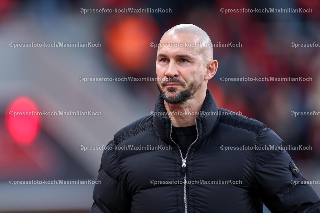 Lev02022502113 | 02.02.2025, Fußball, Bayer 04 Leverkusen - TSG 1899 Hoffenheim, 1. Fußball Bundesliga, 20. Spieltag, BayArena, Saison 2024 2025: Cheftrainer Christian Ilzer (Trainer Hoffenheim)DFB regulations prohibit any use of photographs as image sequences and or quasi-video.