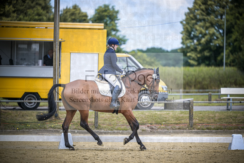 DOS_1335 | Entdecke hochwertige Reitturnierfotos von Foto Oger. Professionell, emotional und authentisch – jetzt Lieblingsmomente im Shop bestellen.Deutschlandweite Turnierfotografie. - Realisiert mit Pictrs.com