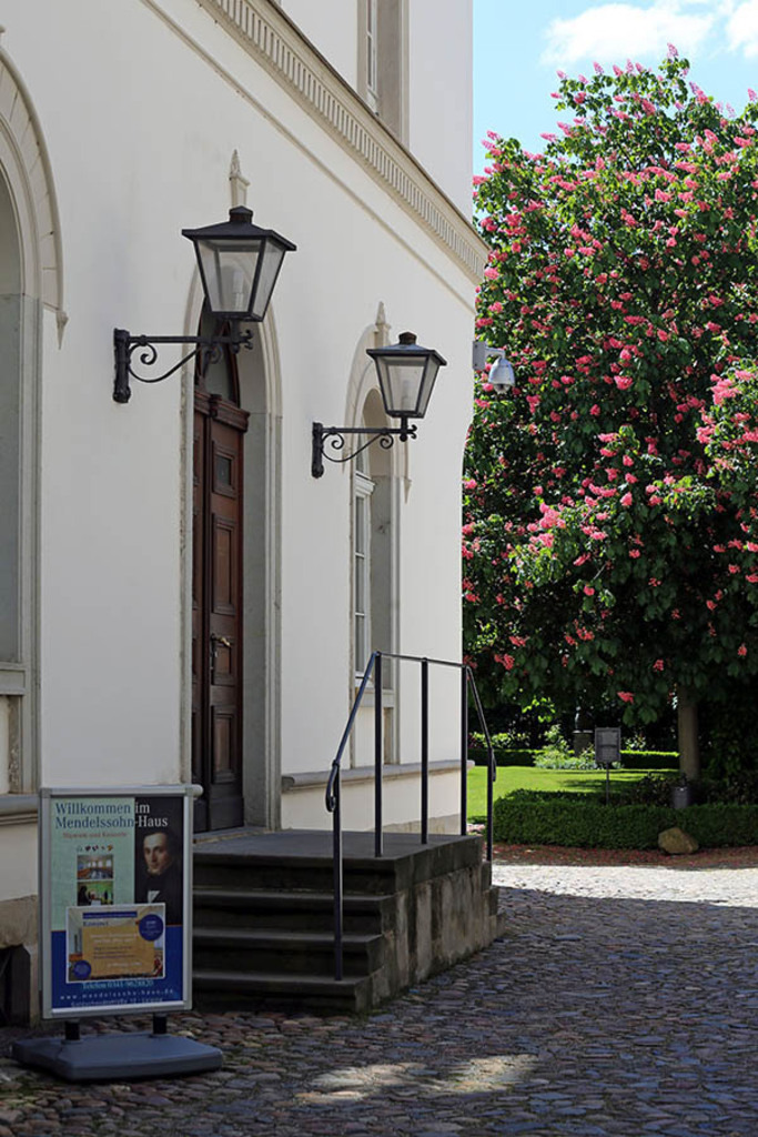 Bildlexikon Leipzig - Mendelssohn-Haus | Das Team hinter BILDLEXIKON LEIPZIG bündelt historische wie aktuelle Informationen über die Stadt Leipzig in Text und Bild auf einer Plattform und stellt diese der interessierten Öffentlichkeit zur Verfügung.