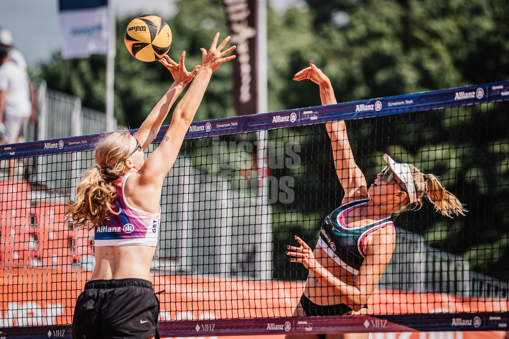 Beachvolleyball | Frauen | Allianz German Beach Tour 2025 | Tourstop München | 04.07.2025 | v.l. Josefine Schäkel gegen Chenoa Christ