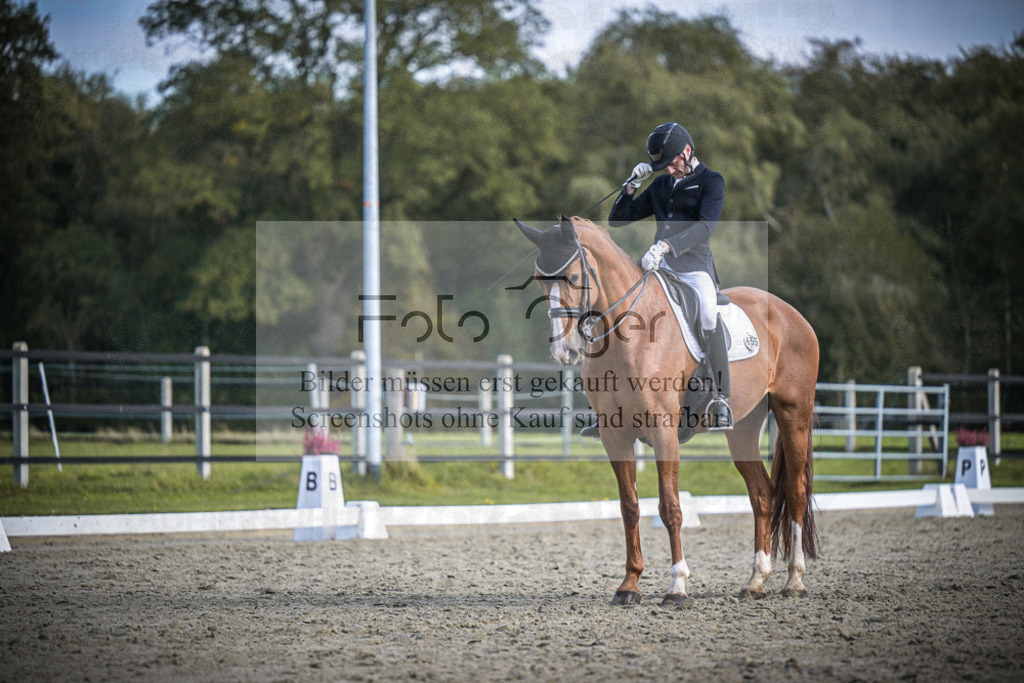 DOS_3603 | Entdecke hochwertige Reitturnierfotos von Foto Oger. Professionell, emotional und authentisch – jetzt Lieblingsmomente im Shop bestellen.Deutschlandweite Turnierfotografie. - Realisiert mit Pictrs.com