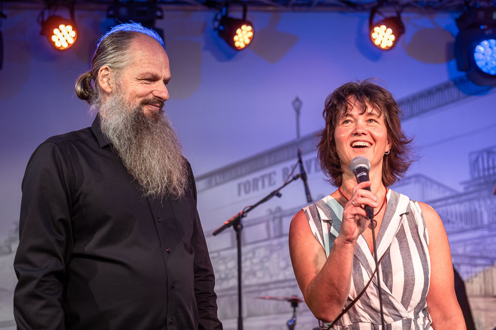 Karaoke mit Liveband | Karaoke mit Forster Family im Forte Belvedere Leisnig zum Festival Hallo Leisnig 2022. - Realisiert mit Pictrs.com