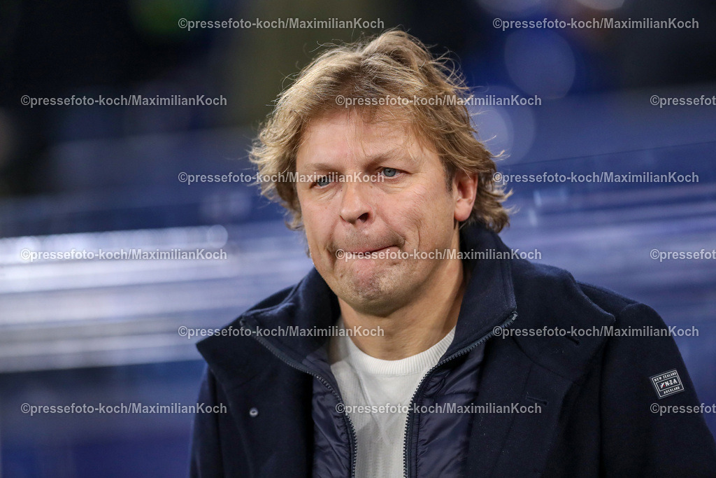Schalke29112401015 | 29.11.2024, Fußball, FC Schalke 04 - 1. FC Kaiserslautern, 2. Fußball Bundesliga, Veltins-Arena Gelsenkirchen, Saison 2024 2025: Youri Mulder (S04 Sportdirektor)DFB regulations prohibit any use of photographs as image sequences and or quasi-video.