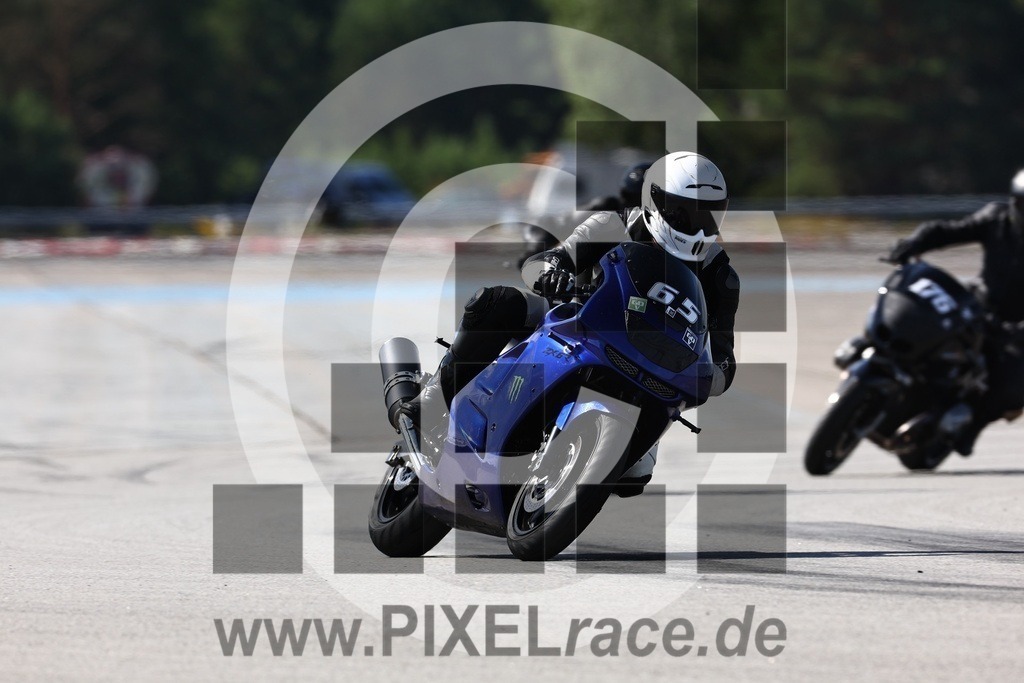 0065-20240707_05032 | Schöne Erinnerungen an spannende Momente - das festzuhalten ist unser Job. PIXELrace.de ist seit 2003 auf den Rennstrecken Europas unterwegs um die Action draußen beim Fahren und die wunderbare Stimmung imm Fahrerlager für euch einzufangen.