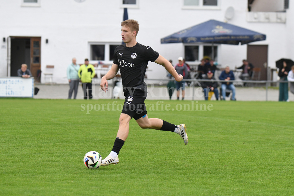 SpVgg Plattling : FC Ergolding | Elias Zeitler (SpVgg Plattling) - Realisiert mit Pictrs.com