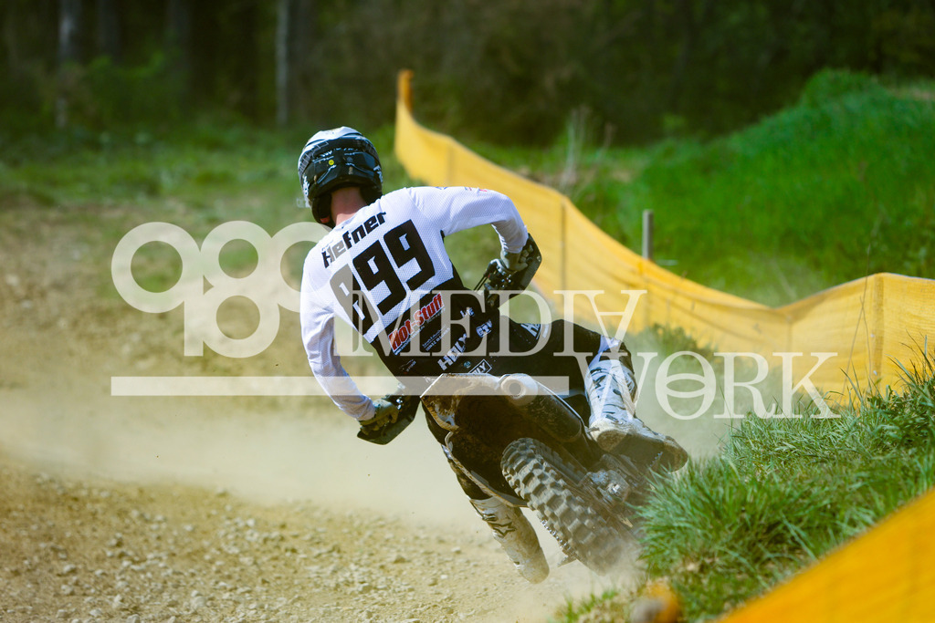 5E6A1199 | 989 MEDIAWORK