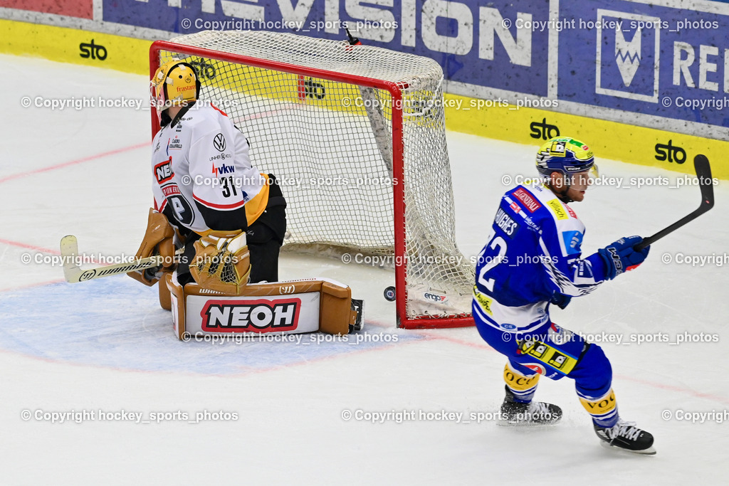 EC IDM Wärmepumpen VSV vs. Pioneers Vorarlberg | #72 John Hughes EC VSV, Tor EC VSV, #31 David Madlener Pioneers Vorarlberg,  EC IDM Wärmepumpen VSV vs. Pioneers Vorarlberg, EC IDM WÄRMEPUMPEN VSV vs. Pioneers Vorarlberg am 03.10.2025 in Villach (Stadthalle Villach), Austria, (Photo by Bernd Stefan)